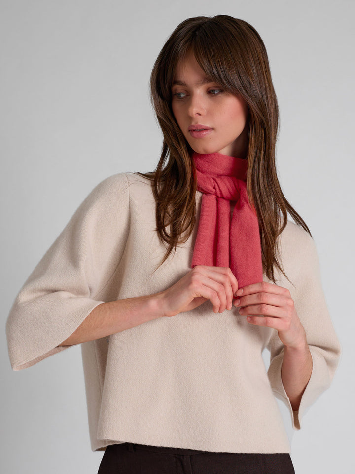 Cashmere scarf in 100% pure cashmere. Scandinavia design by Kashmina. Color: Coral.