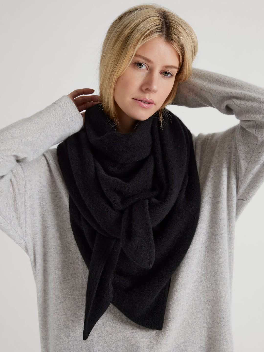 Cashmere scarf "Triangle" - black - 100% pure Cashmere - Scandinavian design - Kashmina of Norway