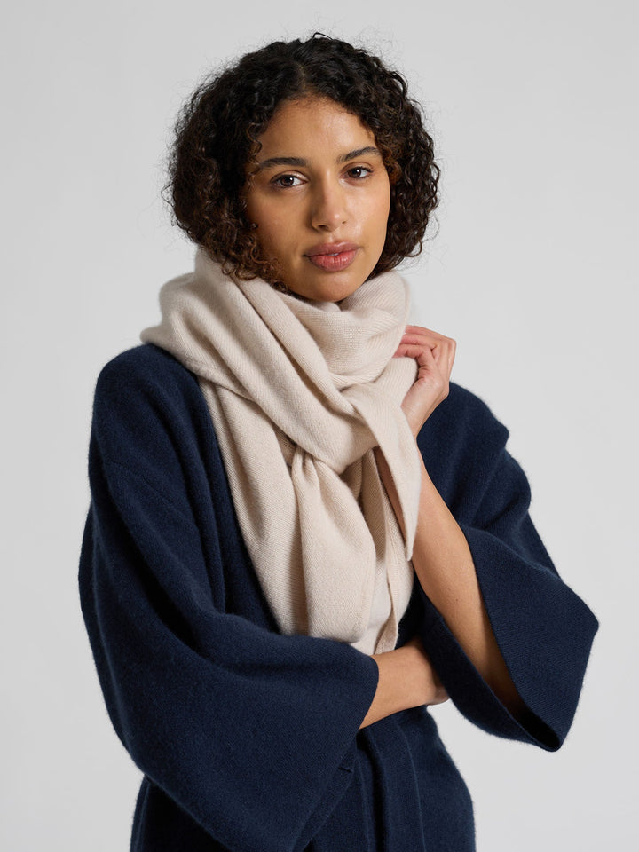 Cashmere scarf "Triangle" - cream - 100% pure Cashmere - Scandinavian design - Kashmina of Norway