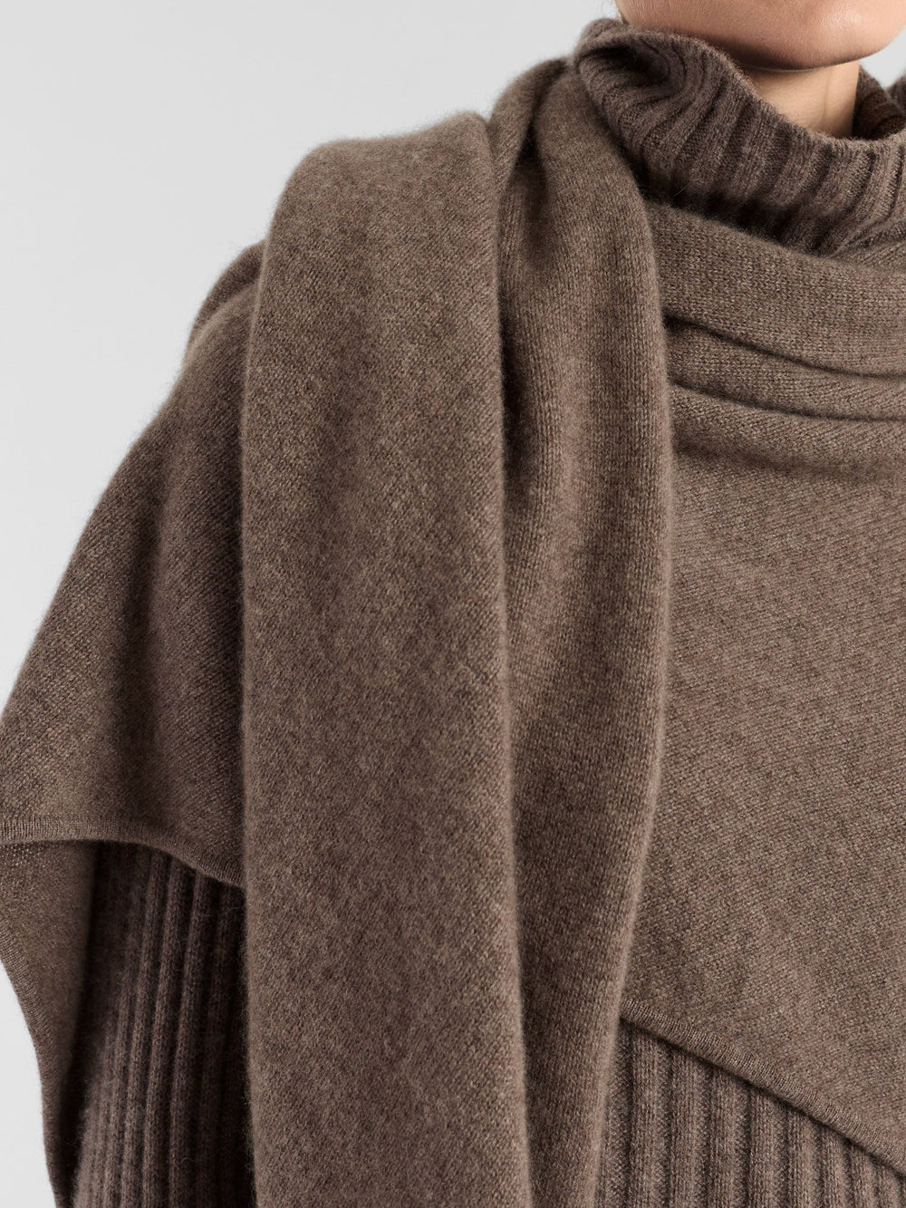 Cashmere scarf "Triangle" - Dark Toast - 100% pure Cashmere - Scandinavian design - Kashmina of Norway