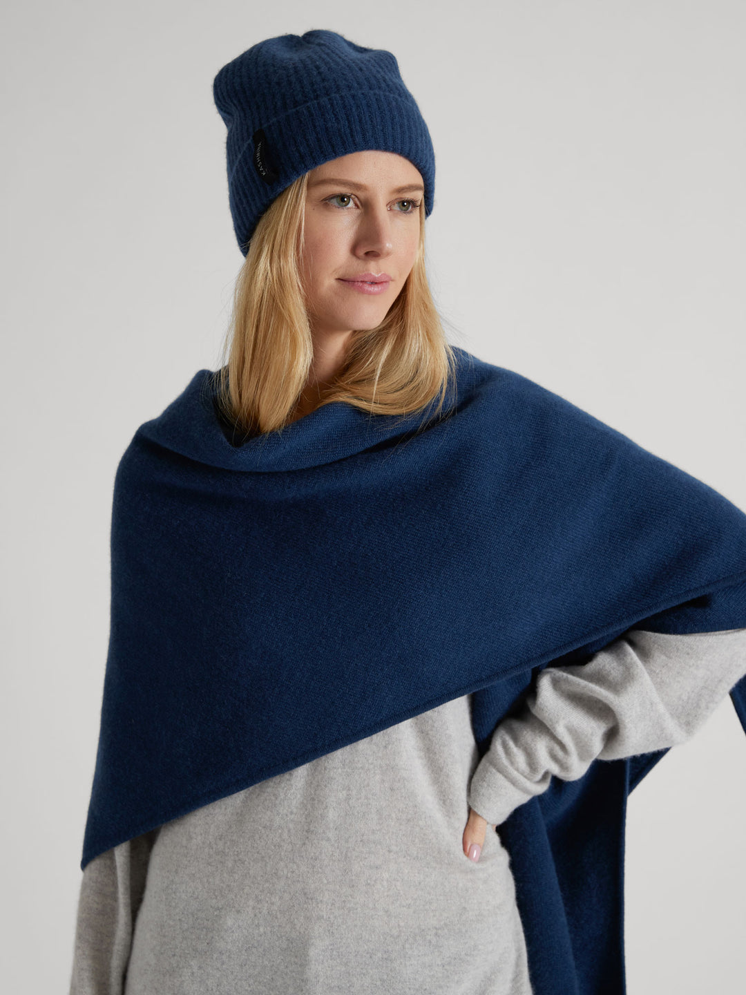 Cashmere scarf "Triangle" in 100% pure cashmere. Scandinavian design by Kashmina of Norway. Color: Mountain Blue.