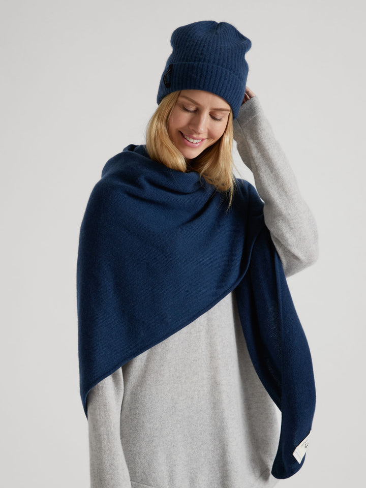 Cashmere scarf "Triangle" in 100% pure cashmere. Scandinavian design by Kashmina of Norway. Color: Mountain Blue.