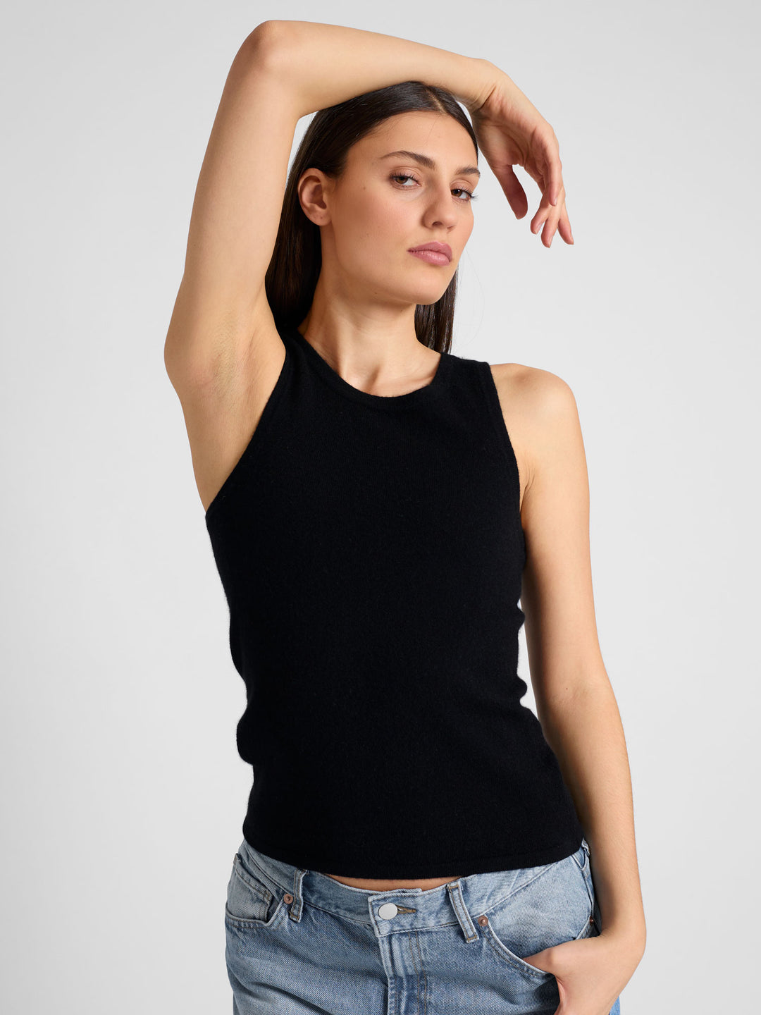 Cashmere singlet "Tyra" in 100% pure cashmere. Scandinavian design by Kashmina. Color: Black.