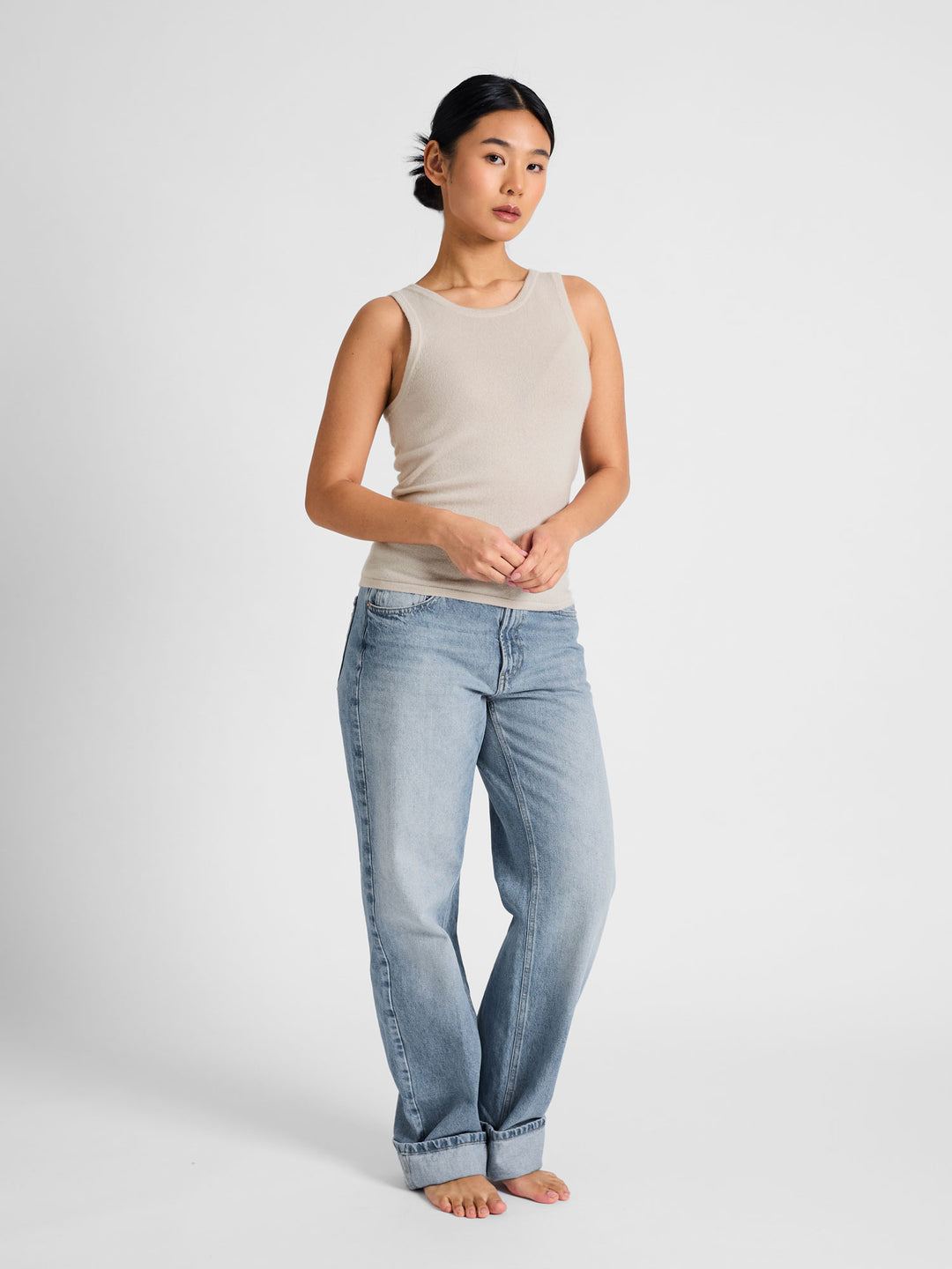 Cashmere singlet "Tyra" in 100% pure cashmere. Scandinavian design by Kashmina. Color: Cream.