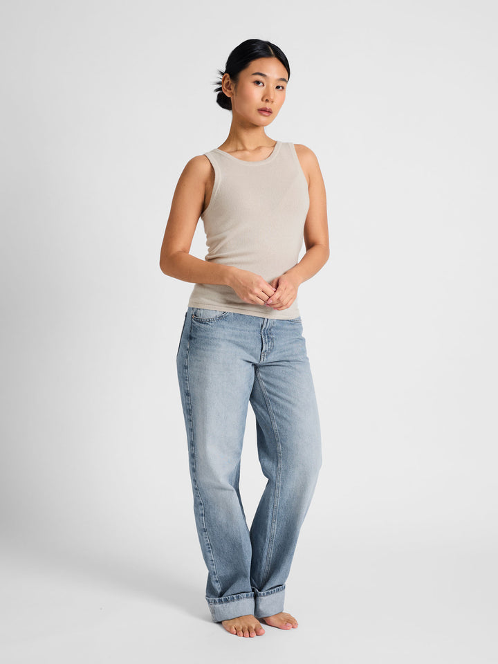 Cashmere singlet "Tyra" in 100% pure cashmere. Scandinavian design by Kashmina. Color: Cream.