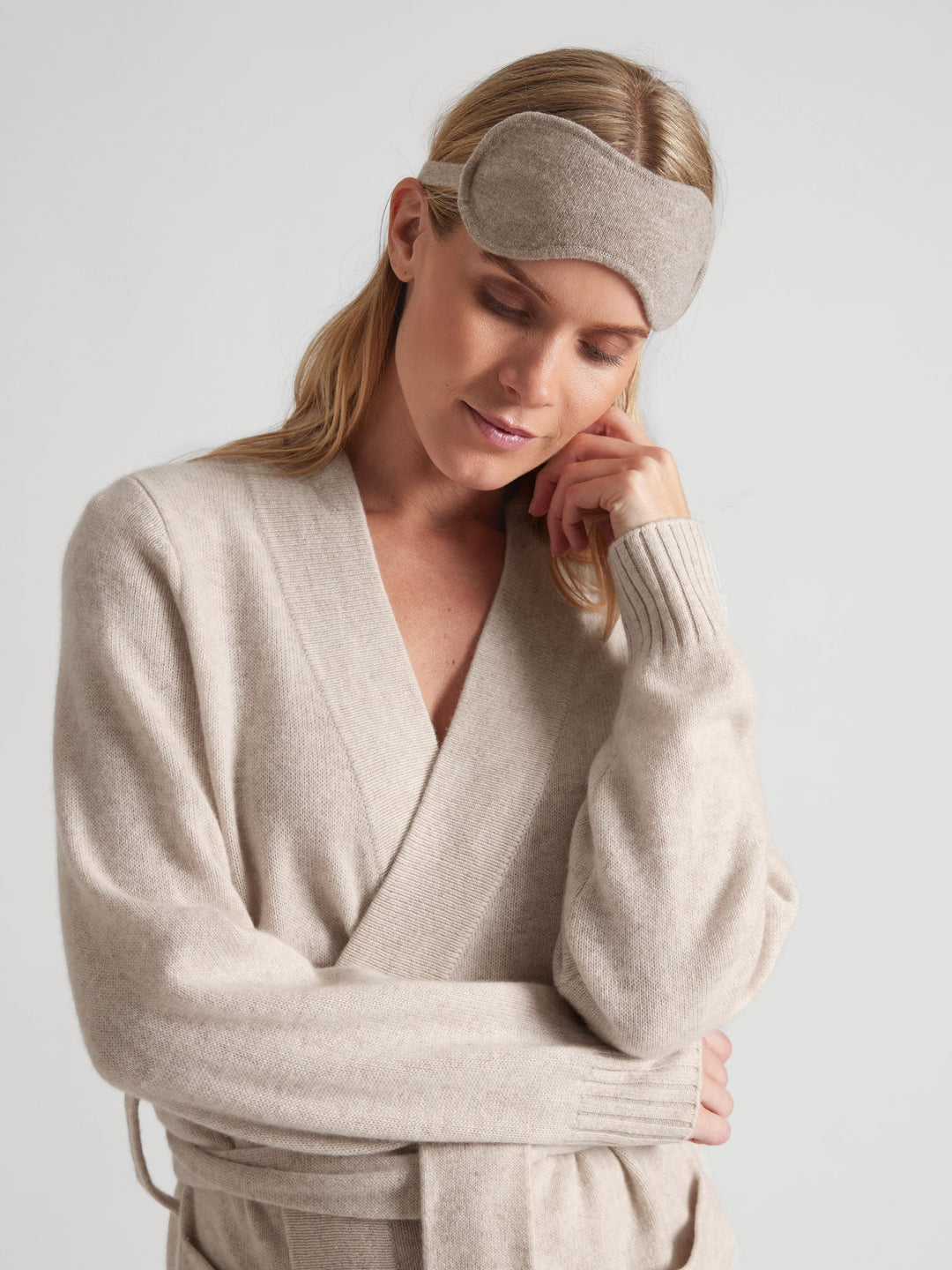 Sleep mask "Sweet dreams" - light grey - 100% pure Cashmere - Scandinavian design - Kashmina of Norway