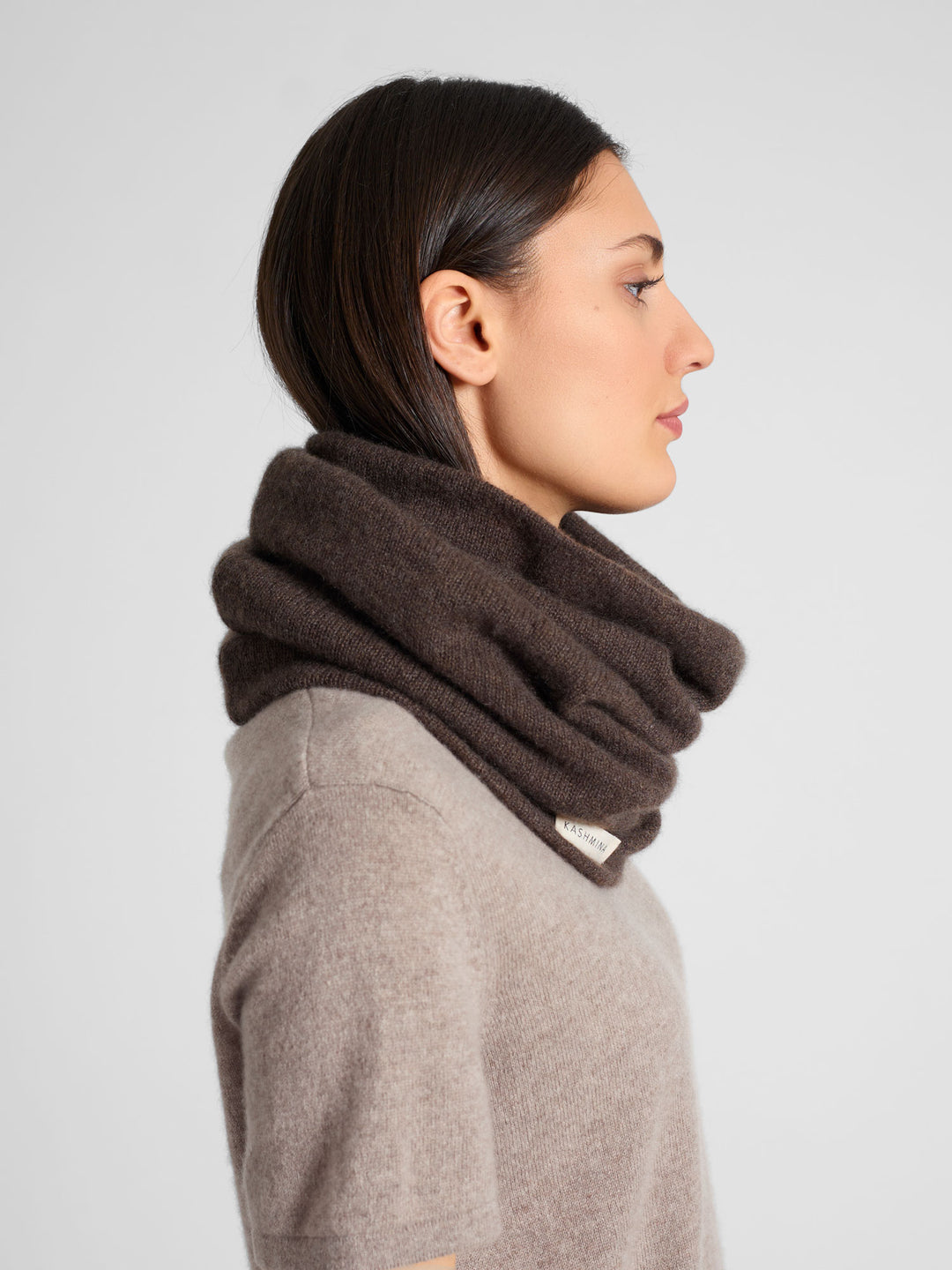 Cashmere snood / scarf "Eida" in 100% pure cashmere. Scandinavian design by Kashmina. Color: Dark Brown.