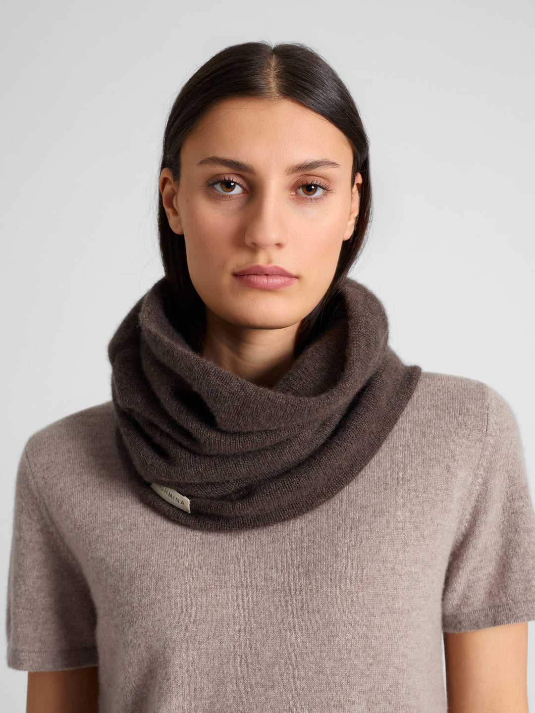 Cashmere snood / scarf "Eida" in 100% pure cashmere. Scandinavian design by Kashmina. Color: Dark Brown.