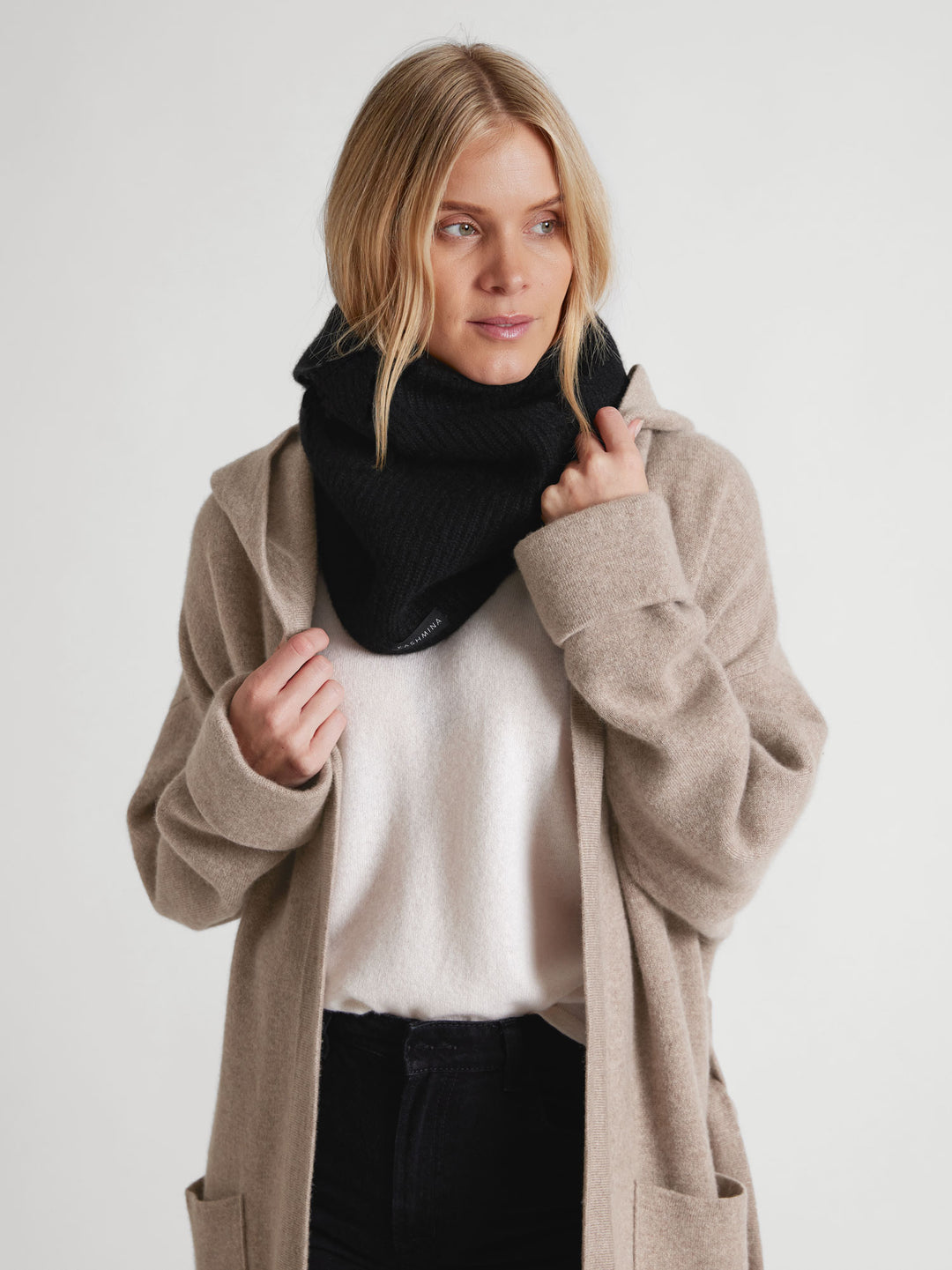Rib knitted cashmere snood / scarf "Erika" in 100% pure cashmere. Scandinavian design by Kashmina. Color: Black.