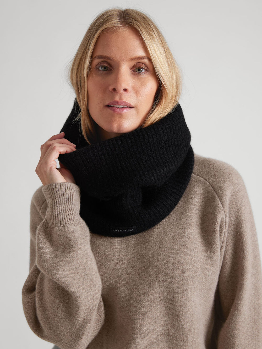 Cashmere snood "Erika" - black - 100% pure Cashmere - Scandinavian design - Kashmina of Norway