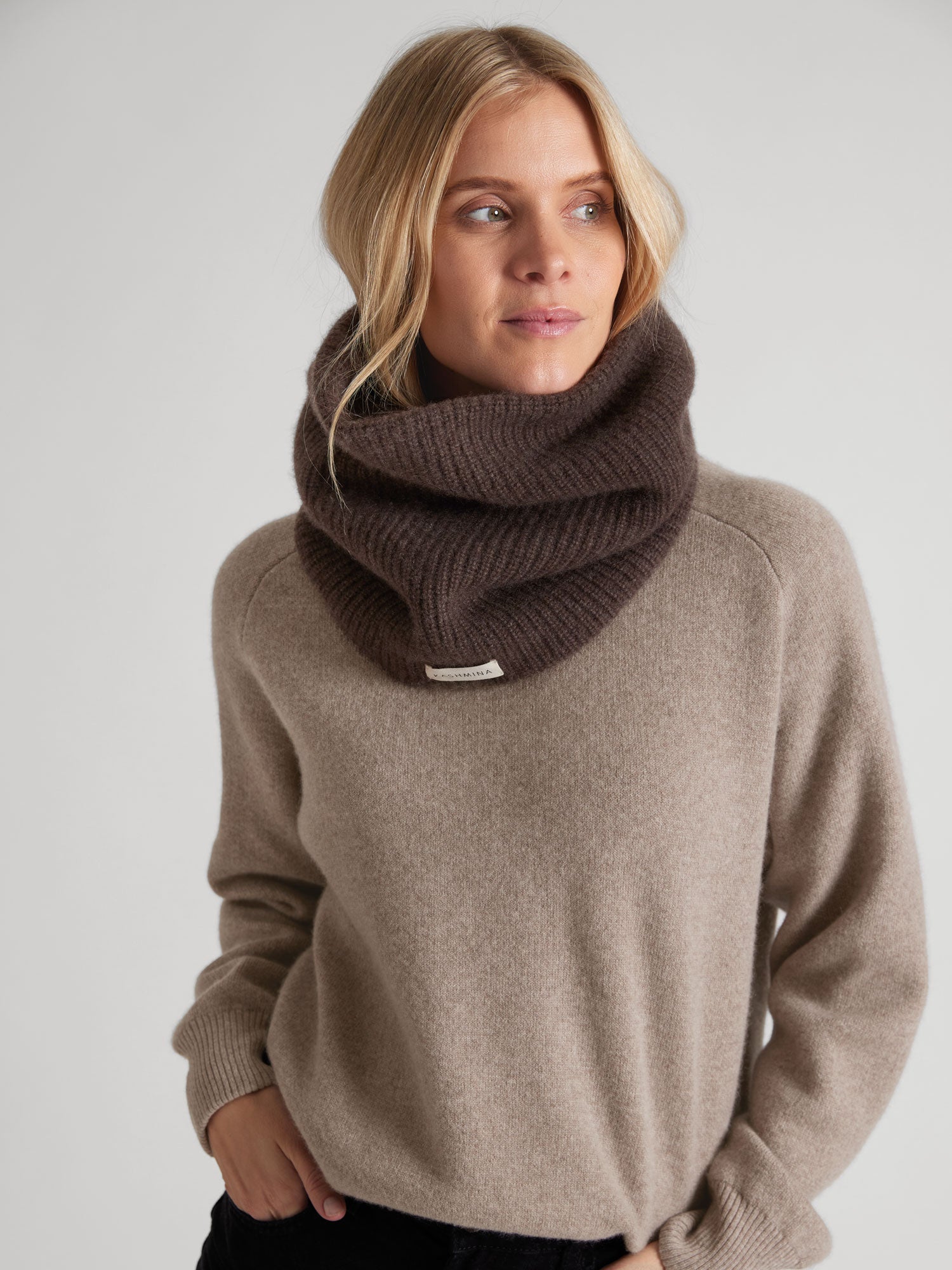 Cashmere snood 