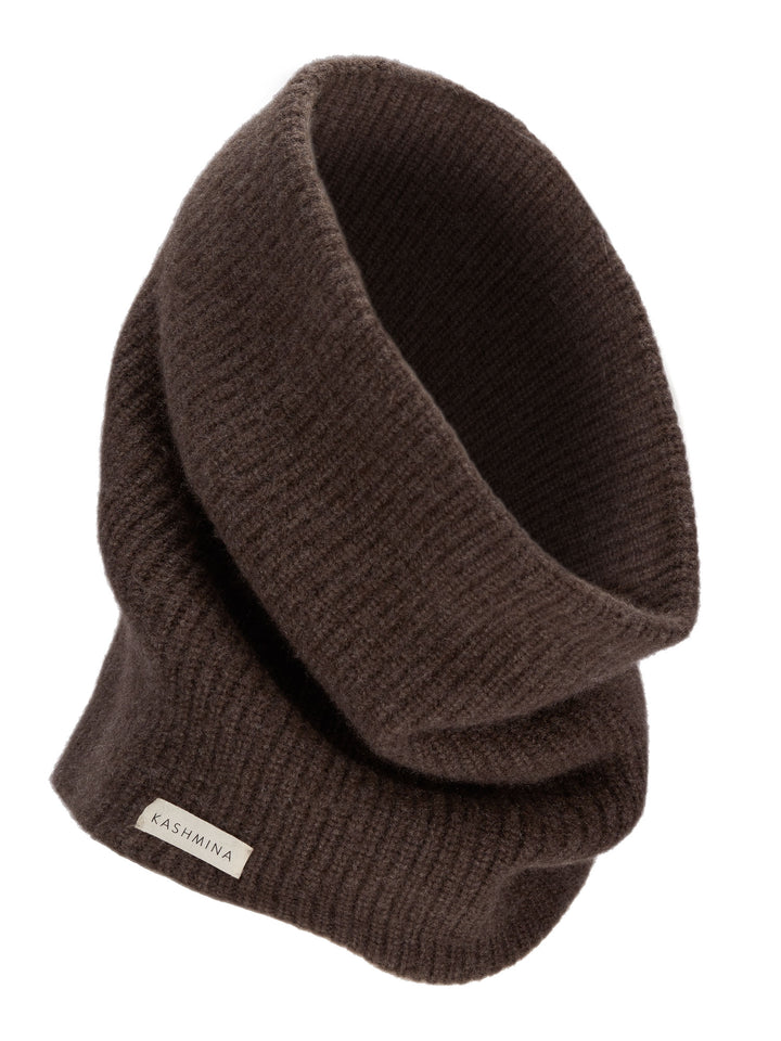 Rib knitted cashmere snood / scarf "Erika" in 100% pure cashmere. Scandinavian design by Kashmina. Color: Dark Brown.