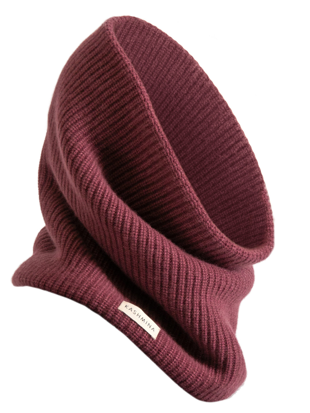  Rib knitted cashmere snood / scarf "Erika" in 100% pure cashmere. Scandinavian design by Kashmina. Color: Wild Plum.
