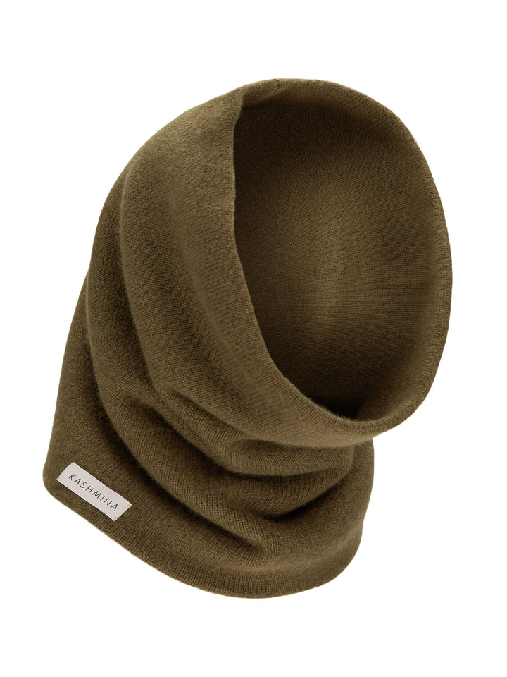 Cashmere snood / scarf "Eydis" in 100% pure cashmere. Scandinavian design by Kashmina. Color: Hunter.