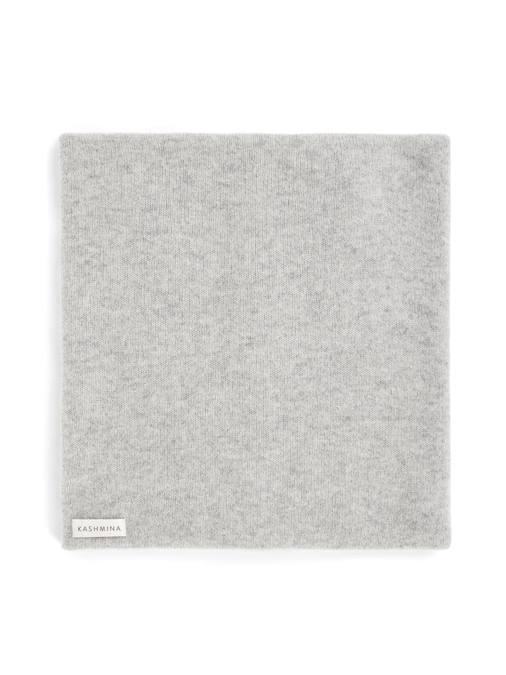 Cashmere snood / scarf "Eydis" in 100% pure cashmere. Scandinavian design by Kashmina. Color: Light grey.