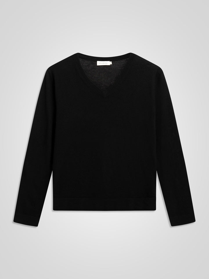 Cashmere sweater Aina, made from 100% pure cashmere. Scandinavian design by Kashmina. Color: Black.