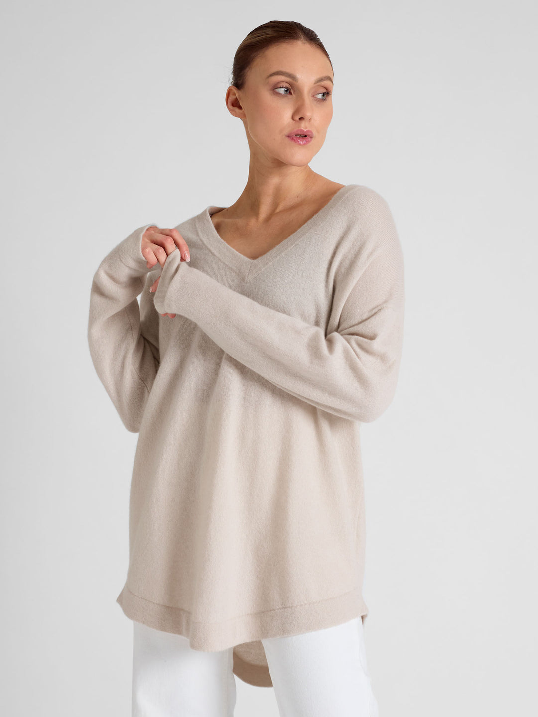 Cashmere sweater "Alva" in 100% pure cashmere. Scandinavian design by Kashmina. Color: Pearl.