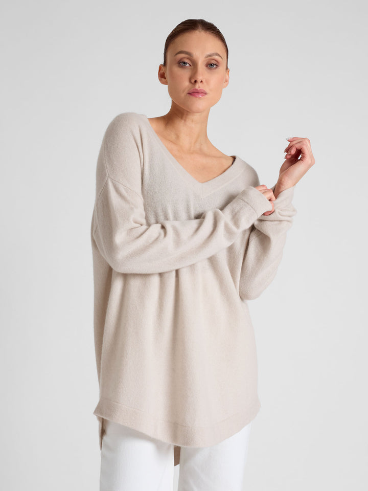 Cashmere sweater "Alva" in 100% pure cashmere. Scandinavian design by Kashmina. Color: Pearl.