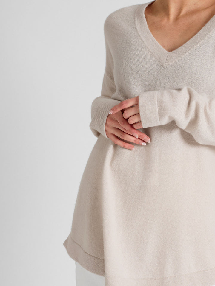 Cashmere sweater "Alva" in 100% pure cashmere. Scandinavian design by Kashmina. Color: Pearl.