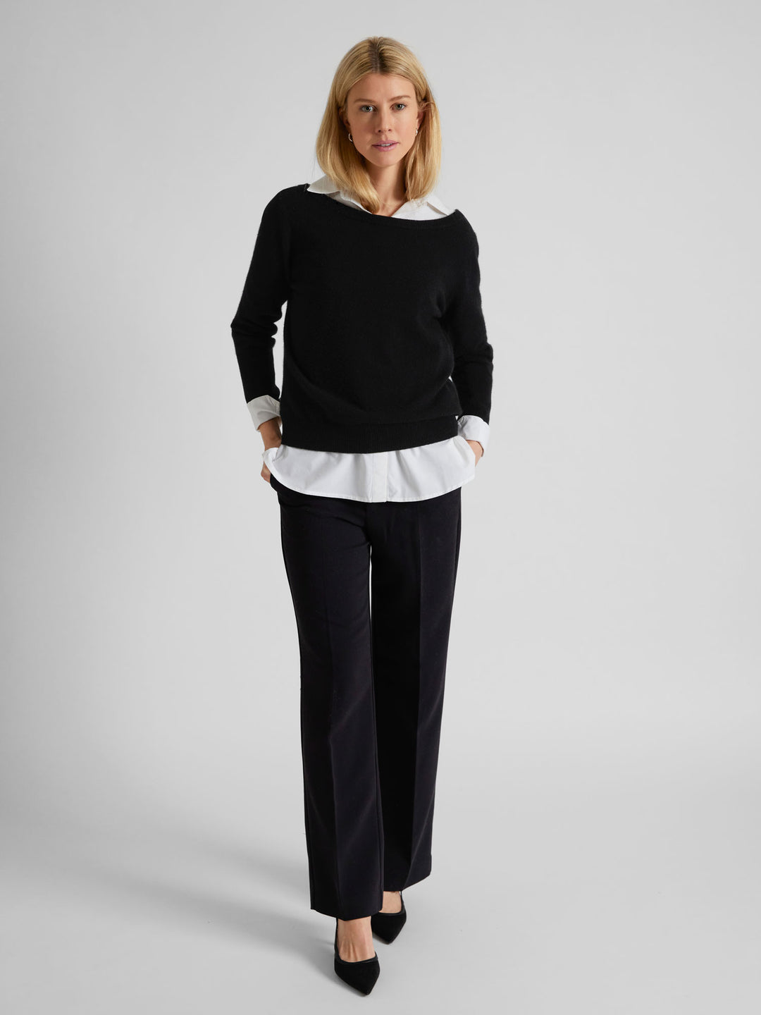 Cashmere sweater "Asta" in 100% pure cashmere. Scandinavian design by Kashmina. Color: Black.