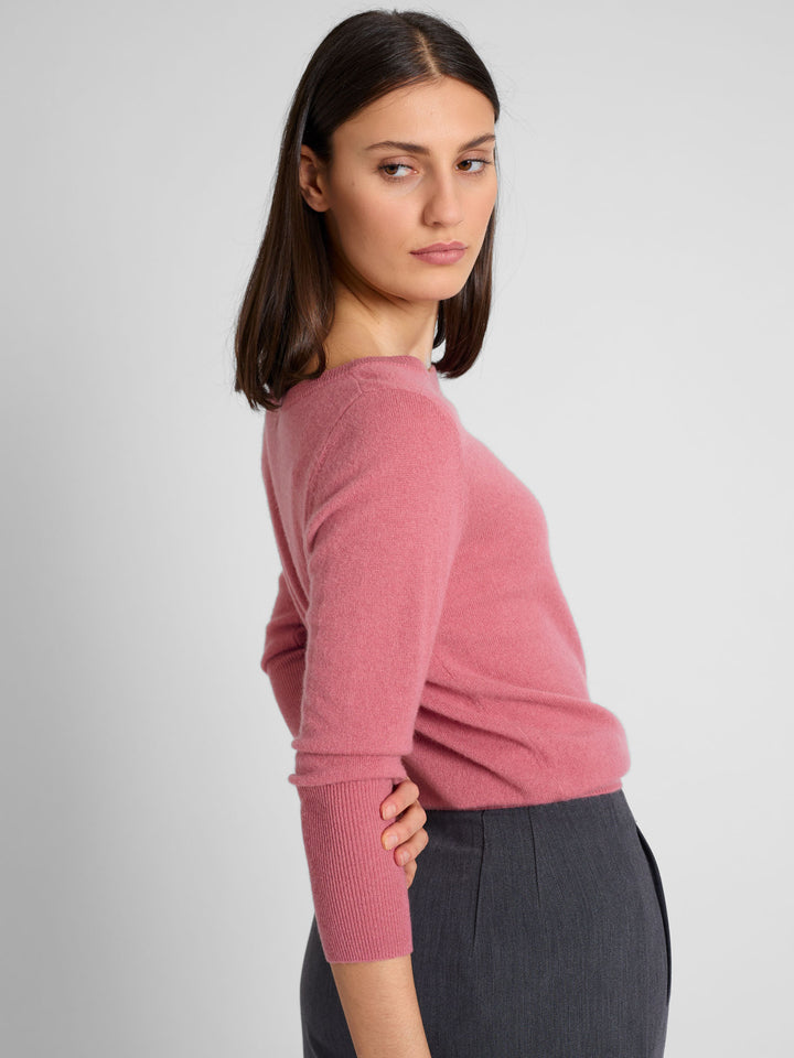 Cashmere round neck sweater "Asta" in 100% pure cashmere. Color; Pink Berry. Scandinavian design by Kashmina