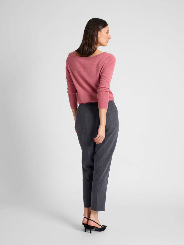 Cashmere round neck sweater "Asta" in 100% pure cashmere. Color; Pink Berry. Scandinavian design by Kashmina