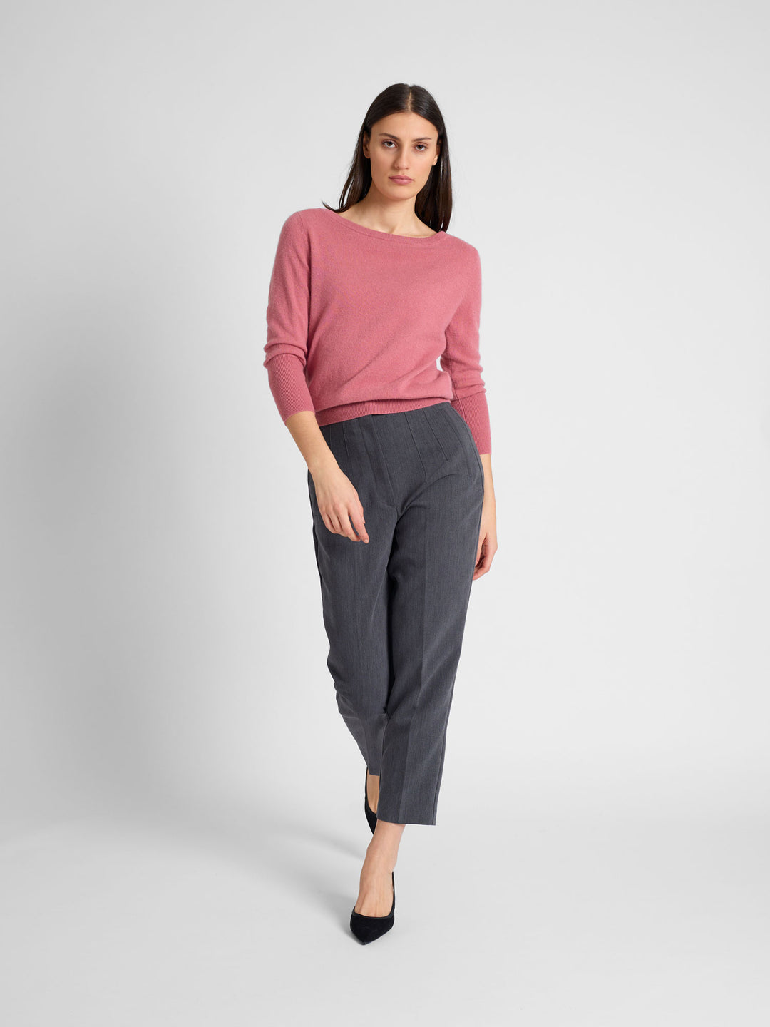 Cashmere round neck sweater "Asta" in 100% pure cashmere. Color; Pink Berry. Scandinavian design by Kashmina