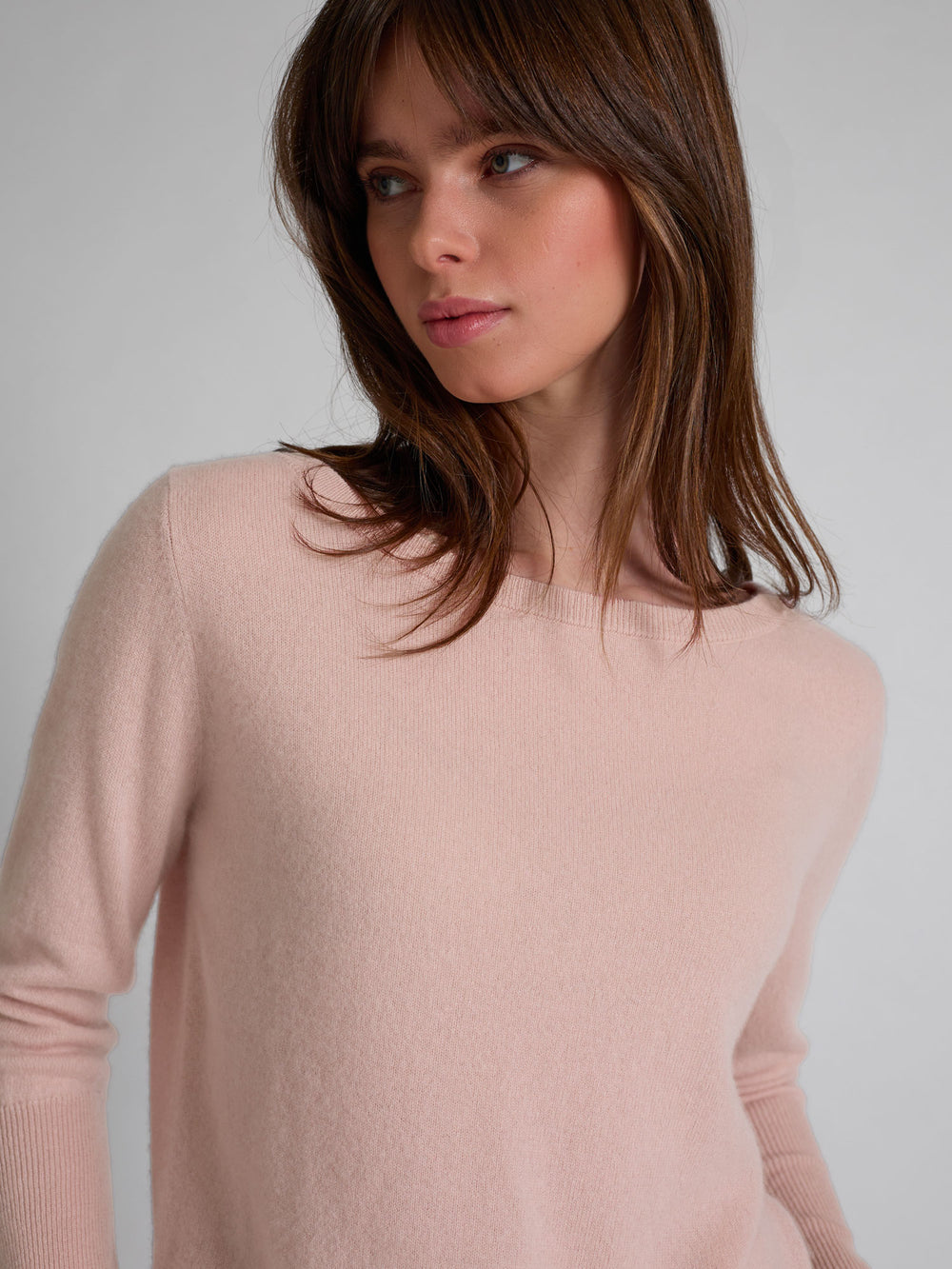 Cashmere sweater "Asta" in 100% pure cashmere. Scandinavian design by Kashmina. Color: Rose Glow.