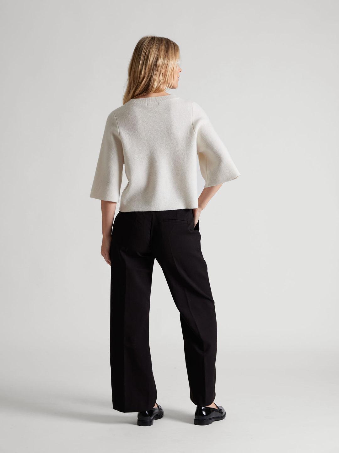 Cashmere sweater "Dina" in 100% pure cashmere. Scandinavian design by Kashmina. Color: White.