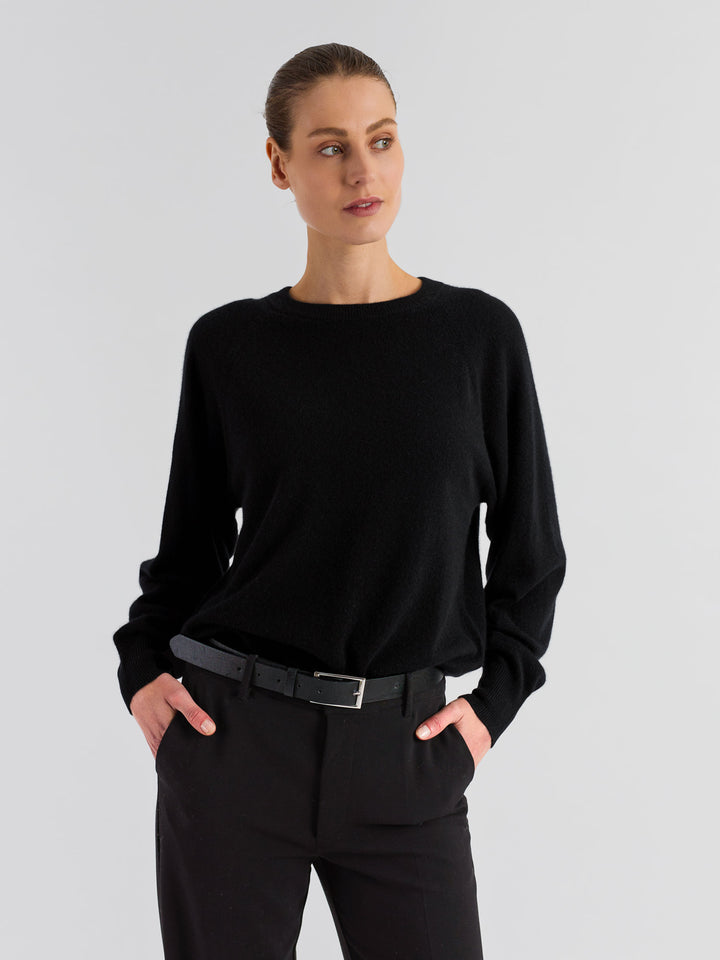 Oversized black cashmere sweater Embla, 100% pure cashmere by Kashmina, Scadinavian design.