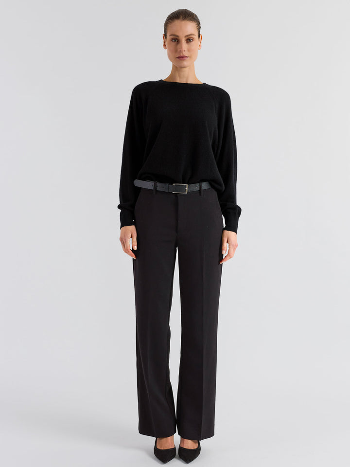 Oversized black cashmere sweater Embla, 100% pure cashmere by Kashmina, Scadinavian design.