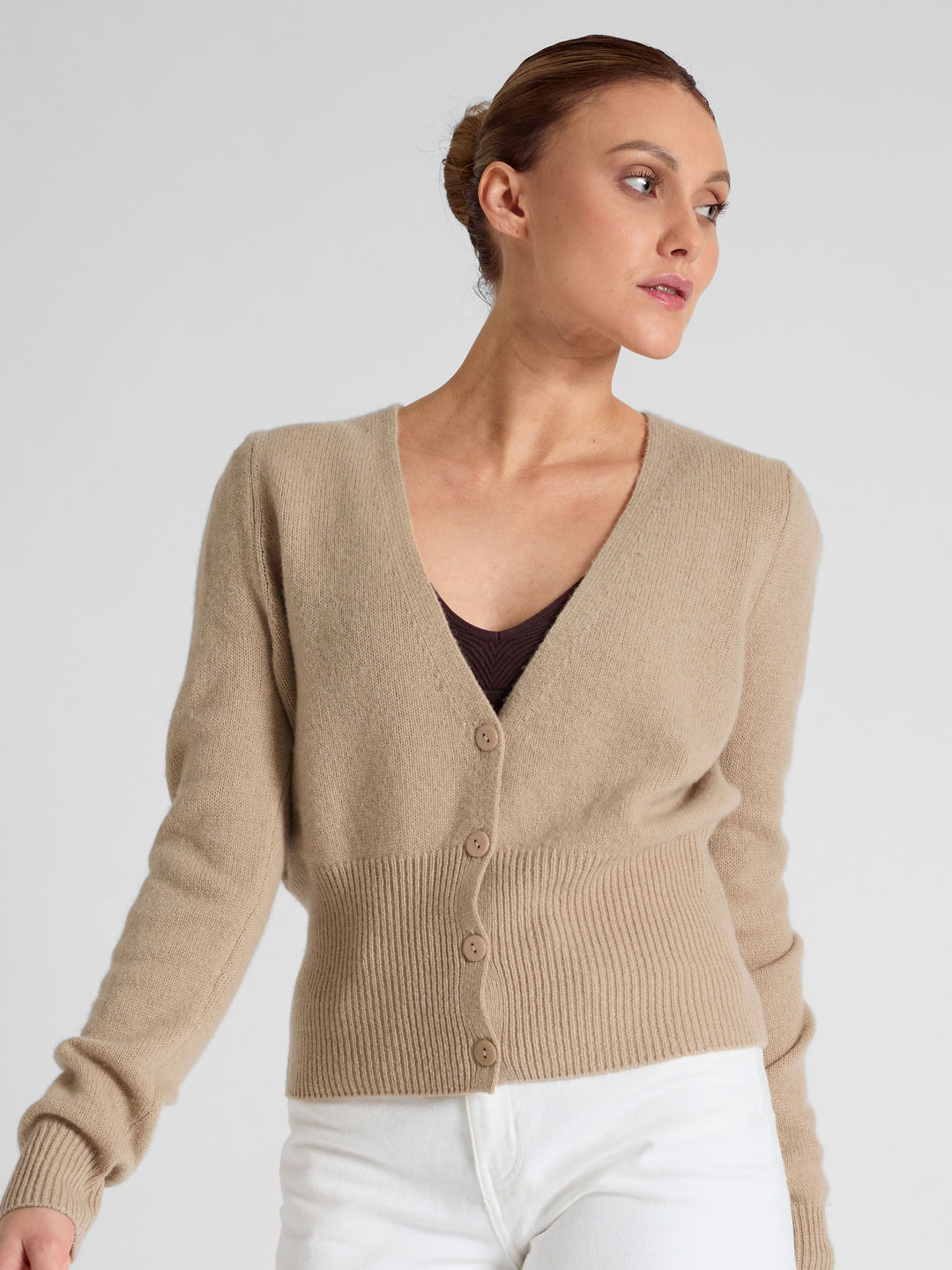 Cashmere cardigan puff sleeves, long sleeves, 100% pure cashmere, Scandinavian design, color: Sand.