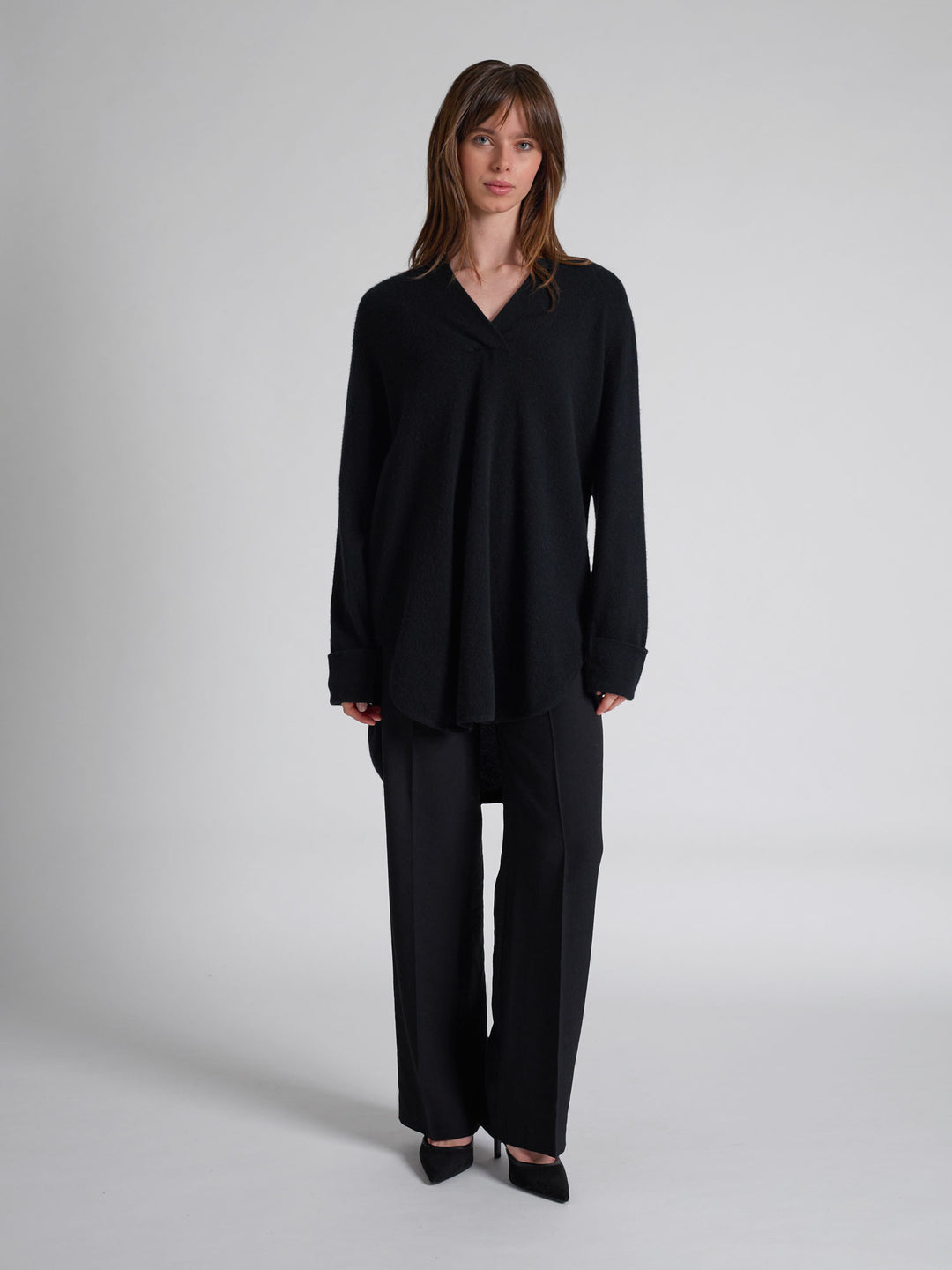 Cashmere Sweater "Ida" in 100% pure cashmere. Scandinavian design by Kashmina. Color: Black.