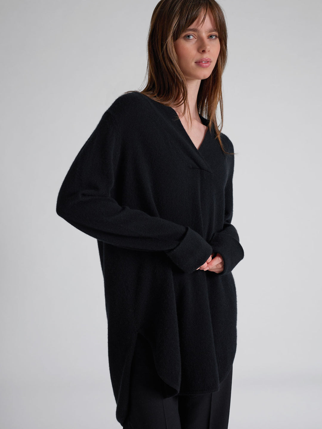 Cashmere Sweater "Ida" in 100% pure cashmere. Scandinavian design by Kashmina. Color: Black.