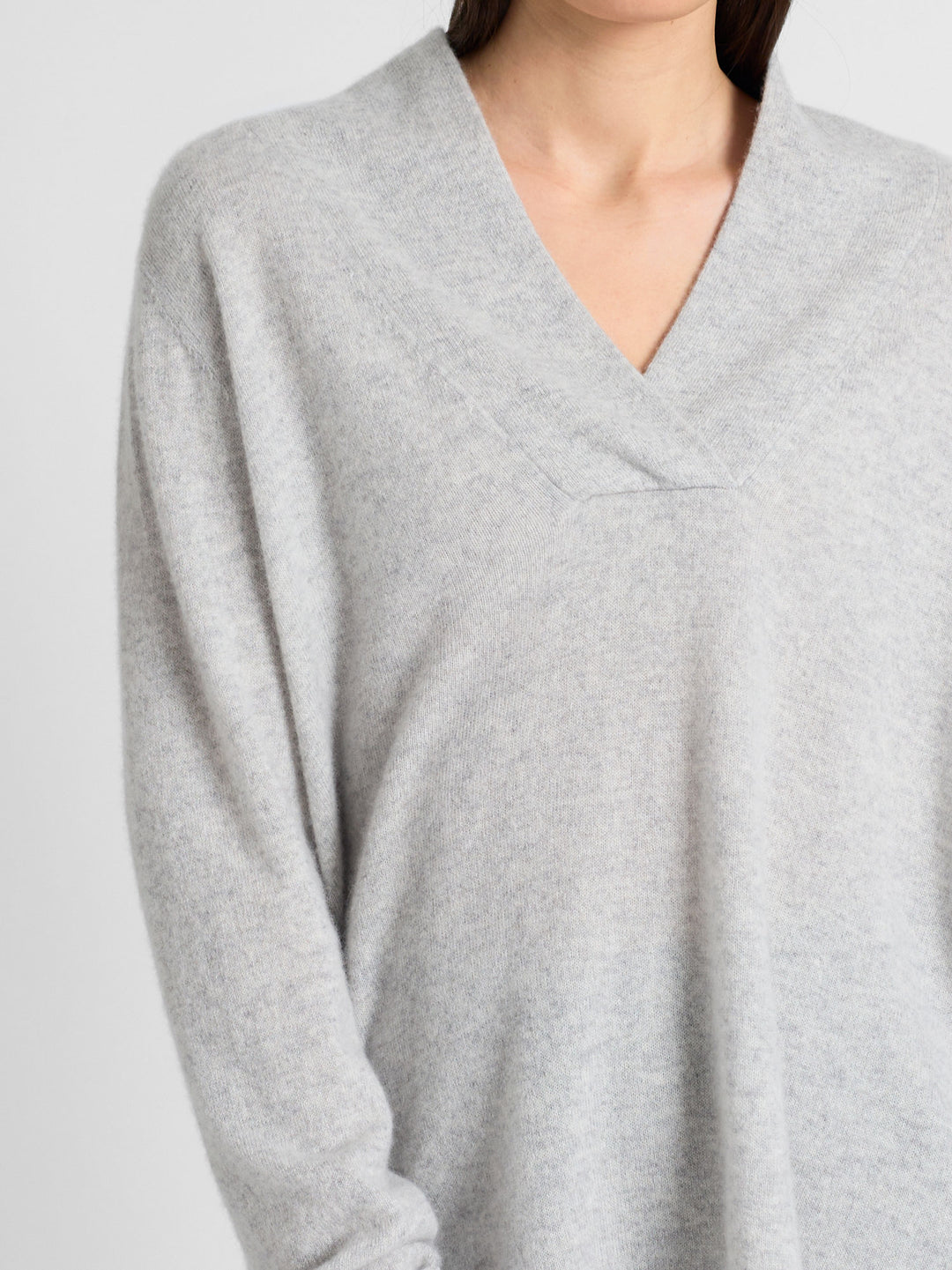 Cashmere sweater "Ida". Color: Light Grey. 100% cashmere. Scandinavian design by Kashmina.