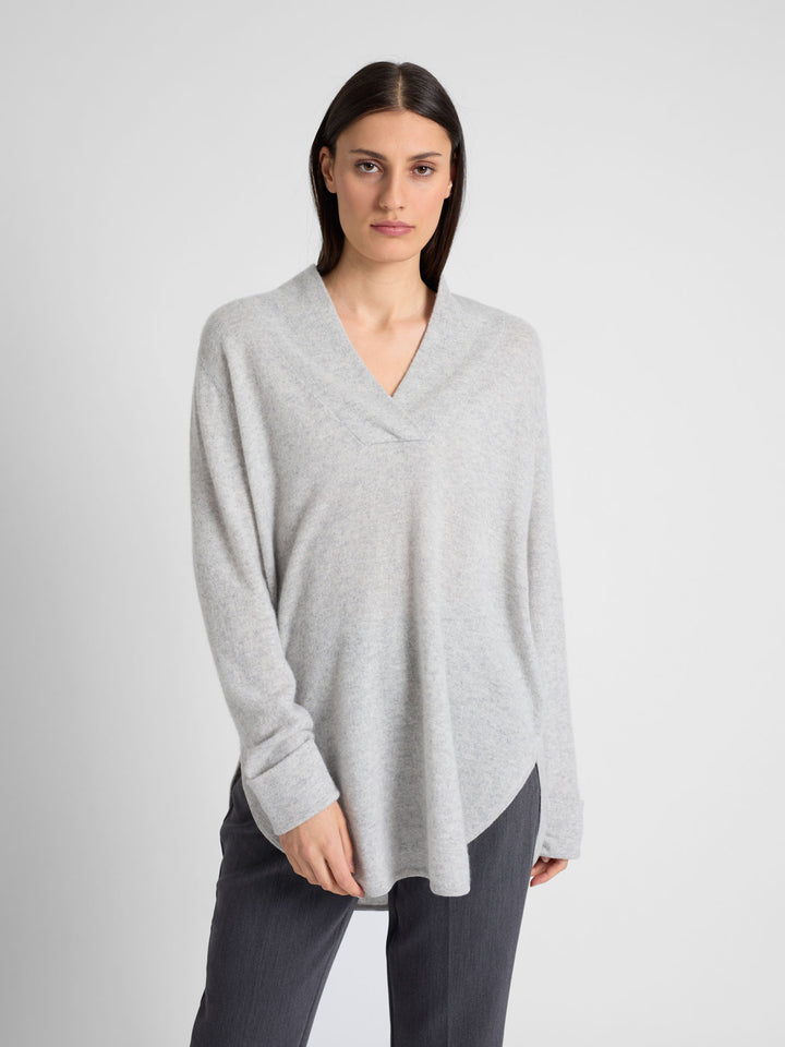 Cashmere sweater "Ida". Color: Light Grey. 100% cashmere. Scandinavian design by Kashmina.