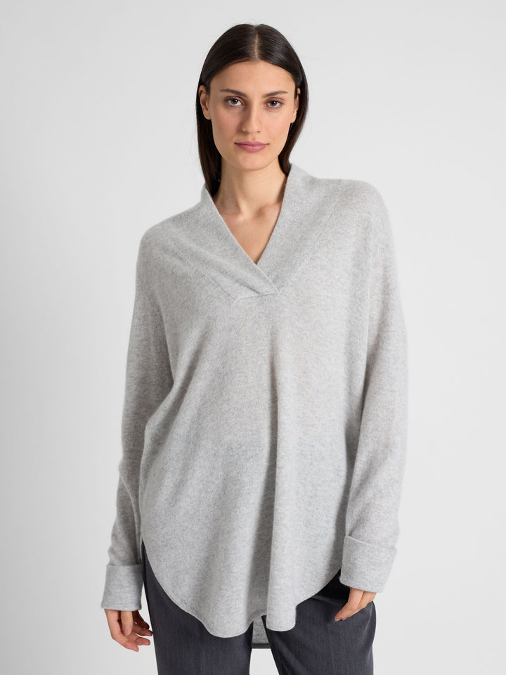 Cashmere sweater "Ida". Color: Light Grey. 100% cashmere. Scandinavian design by Kashmina.