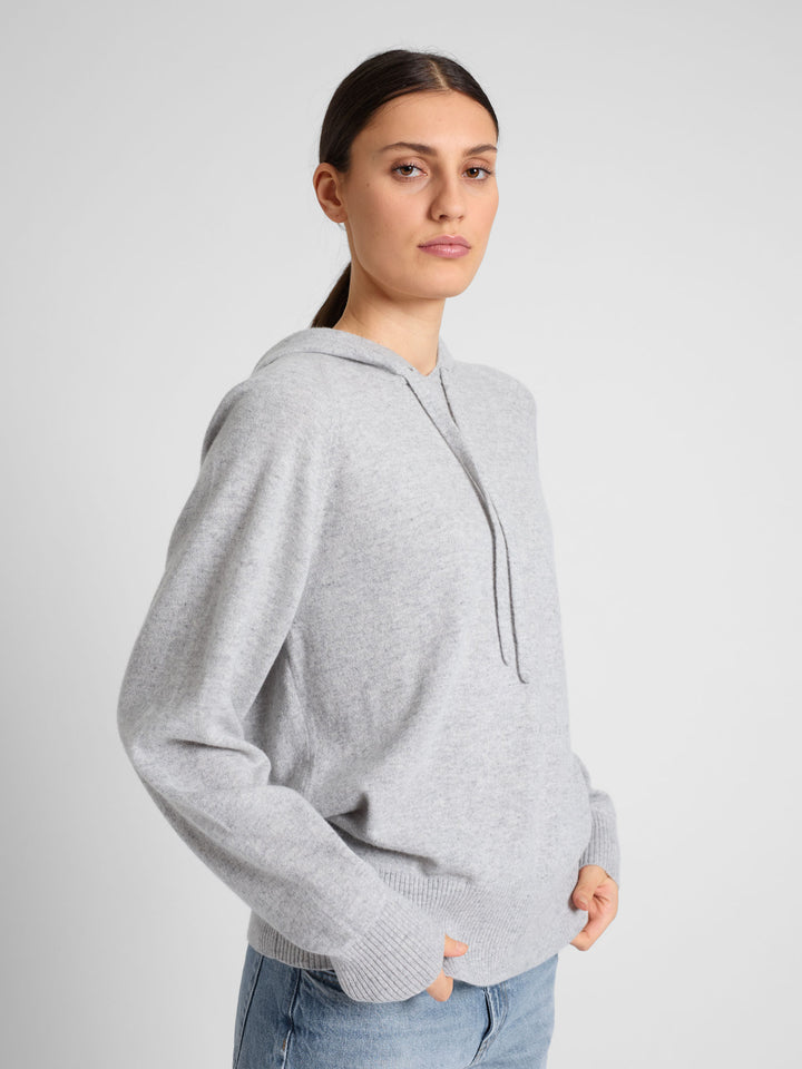 Cashmere hoodie "Lux Hoodie" in 100% pure cashmere. Scandinavian design by Kashmina. Color: Light Grey