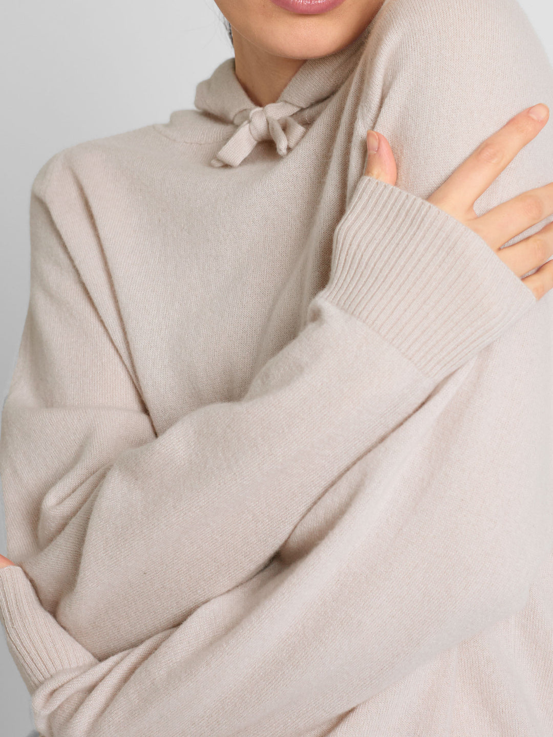 Cashmere hoodie "Lux Hoodie" in 100% pure cashmere. Scandinavian design by Kashmina. Color: Pearl.