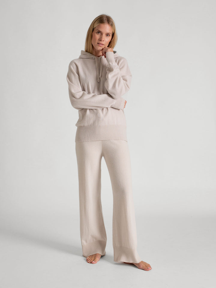 Cashmere pants "Lux Pants" in 100% pure cashmere. Color: Pearl. Scandinavian design by Kashmina.