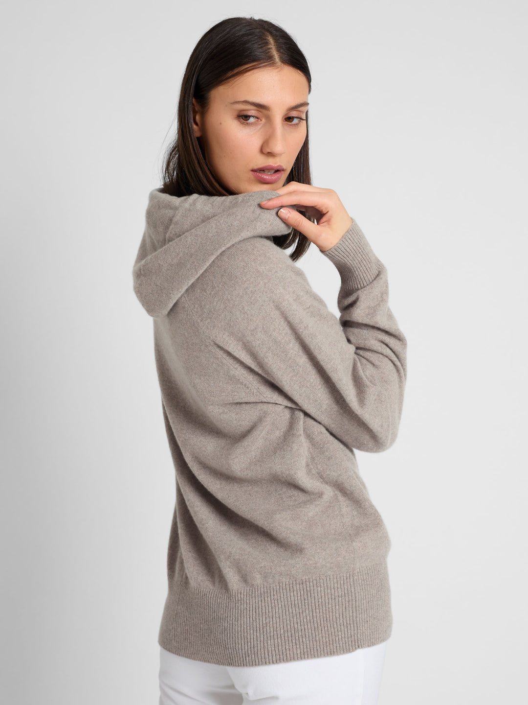 Cashmere hoodie "Lux Hoodie" in 100% pure cashmere. Scandinavian design by Kashmina. Color: Toast.