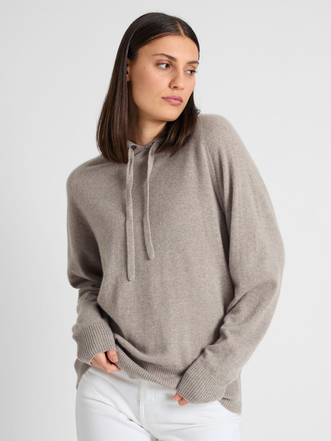 Cashmere hoodie "Lux Hoodie" in 100% pure cashmere. Scandinavian design by Kashmina. Color: Toast.