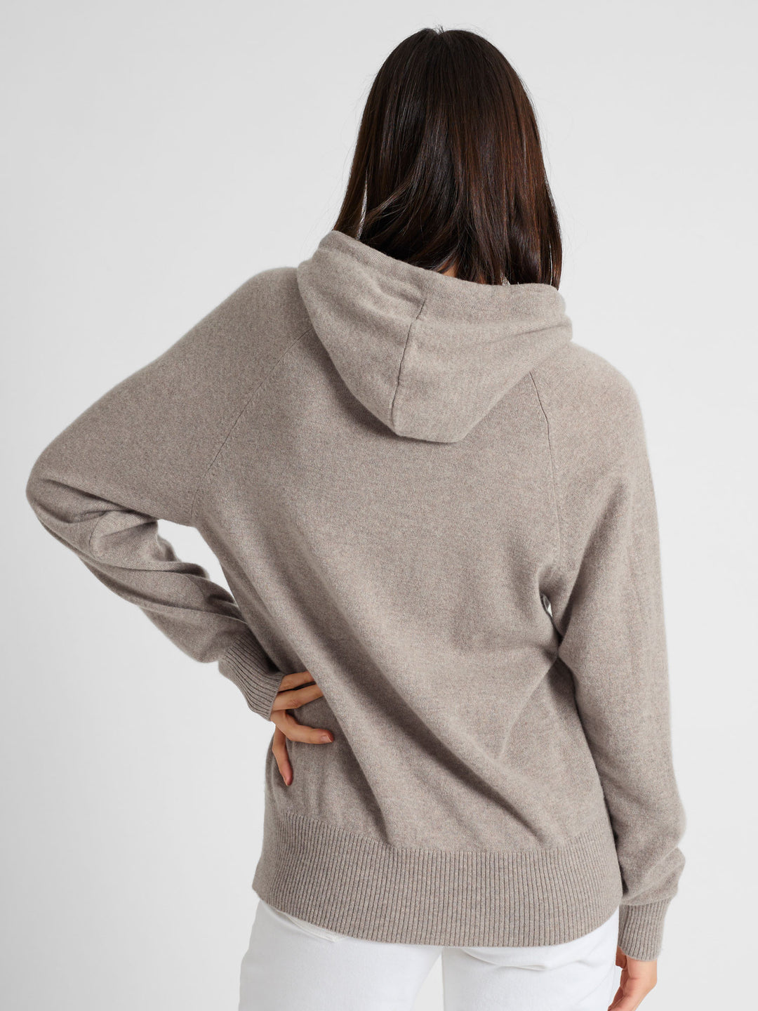 Cashmere hoodie "Lux Hoodie" in 100% pure cashmere. Scandinavian design by Kashmina. Color: Toast.