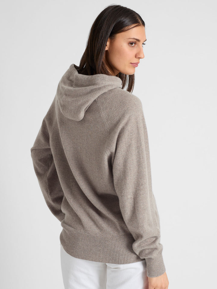 Cashmere hoodie "Lux Hoodie" in 100% pure cashmere. Scandinavian design by Kashmina. Color: Toast.