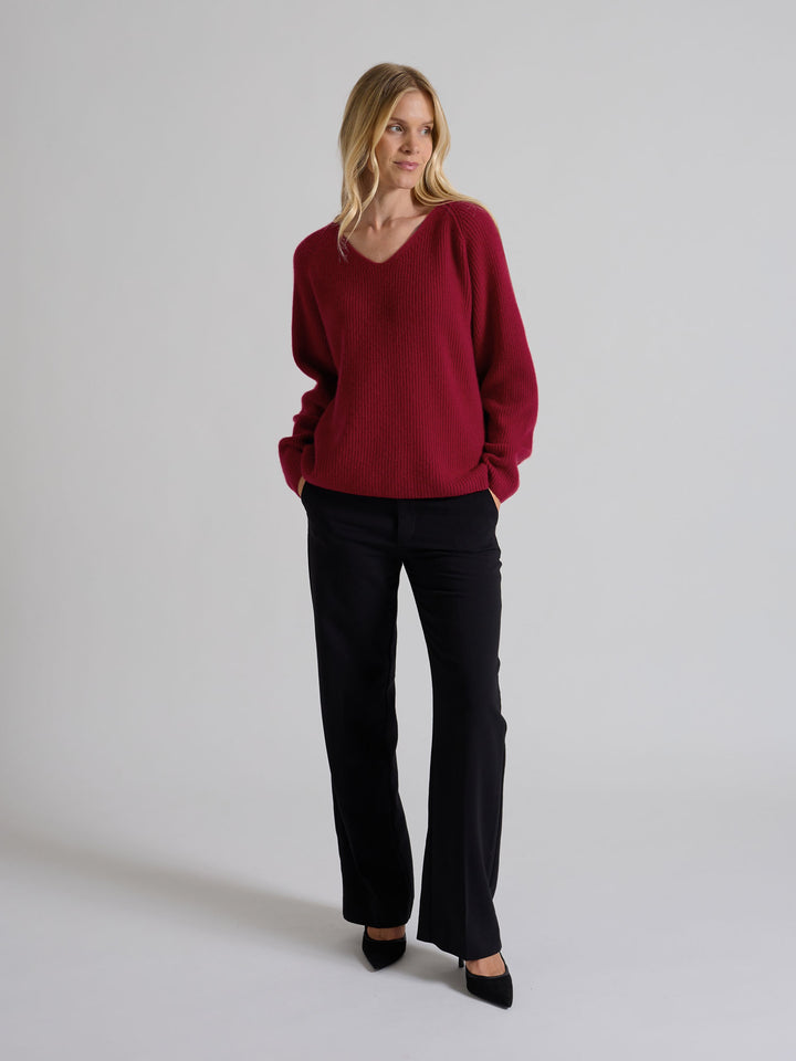 Rib knitted V-neck cashmere sweater in color: Aroma Red. 100% cashmere, Scandinavian design by Kashmina.