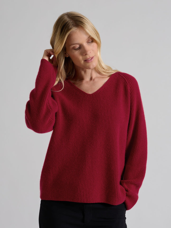Rib knitted V-neck cashmere sweater in color: Aroma Red. 100% cashmere, Scandinavian design by Kashmina.