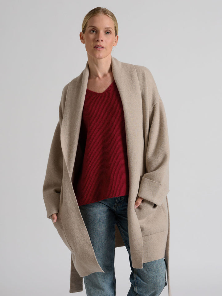 Rib knitted V-neck cashmere sweater in color: Aroma Red. 100% cashmere, Scandinavian design by Kashmina.