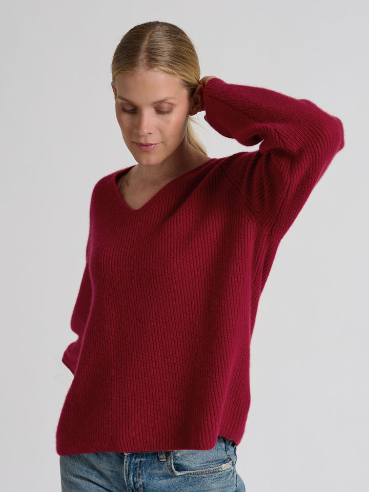 Rib knitted V-neck cashmere sweater in color: Aroma Red. 100% cashmere, Scandinavian design by Kashmina.