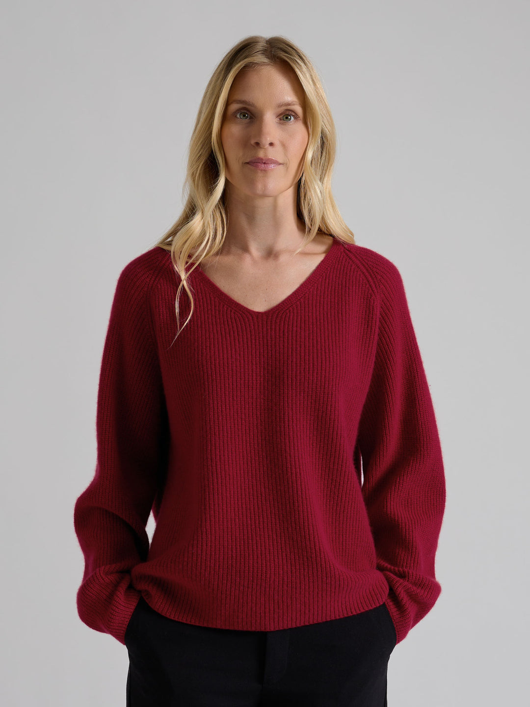 Rib knitted V-neck cashmere sweater in color: Aroma Red. 100% cashmere, Scandinavian design by Kashmina.