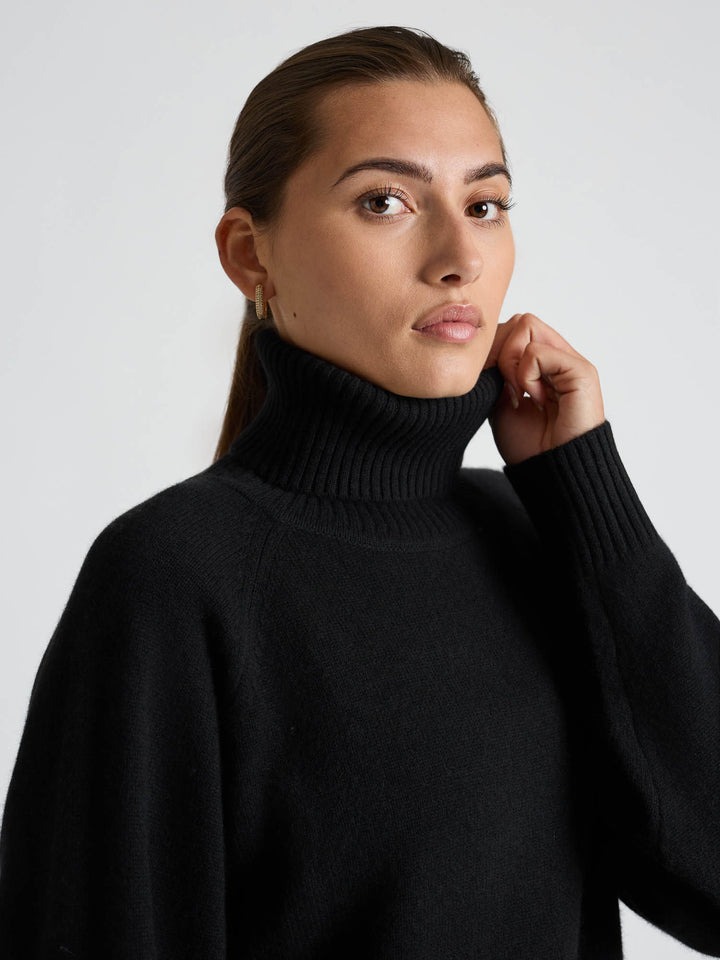 Cashmere sweater "Milano" - black - 100% pure Cashmere - Scandinavian design - Kashmina of Norway